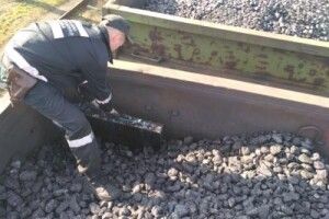 У Володимирі-Волинському знайшли 2 тисячі пачок цигарок у вагонах з вугіллям