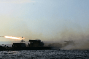 Житомирські десантники вчились стріляти з «Граду» на воді (фото)