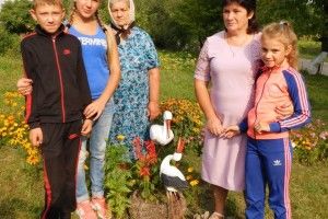 Жінка-ветеринар встигає і на конях піврайону об’їхати, і пишним квітником вразити