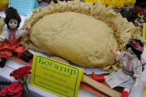 На Рівненщині зліпили семикілограмового вареника (фото)
