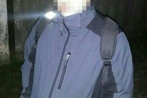 У Рівному спіймали чоловіка, який посеред ночі… стрибав на капоті чужої автівки
