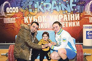 І ОДНОРІЧНА ДОНЬКА ДОПОМАГАЛА МАМІ ВИБОРОТИ «БРОНЗУ»
