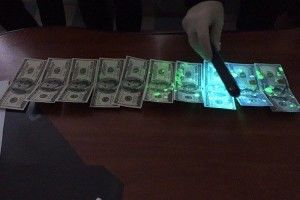 Військового лікаря-хірурга «взяли», коли «брав» 1000 доларів (фото)