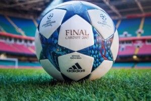 Фінал Ліги Чемпіонів зіграють м’ячем-драконом (фото)