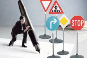 ВИКОНКОМ ВЖЕ ДОРОЖНІ ЗНАКИ РОЗСТАВЛЯЄ