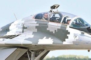 Петре Олексійовичу, а пересісти на підводу і проїхатися нашими селами — слабо?