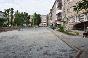Виконувач повноважень міського голови Ігор Поліщук інспектує хід ремонту дворів Луцька