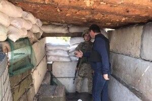 Луценко в АТО пригрозив керівникам областей, які «солодко сплять в тилу»