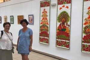 В Іспанії демонструється українська петриківка