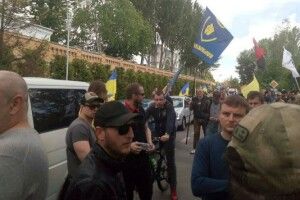 Націоналісти пікетують маєток Порошенка (фото)