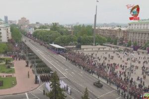В окупованому Донецьку провели військовий парад та «Безсмертний полк»