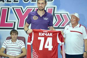 КВАРЦЯНИЙ СТАВИТЬ НА ФУТБОЛІСТІВ-ВЕЛЕТНІВ