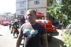 Рятувальник самостійно боровся з вогнем