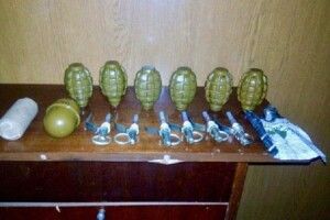 На залізничному вокзалі Маріуполя затримали військового з гранатами 