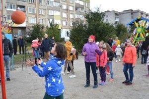 У Нововолинську на місці пустиря виріс дитячий спортивно-ігровий майданчик (Фото)