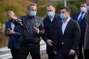  Зеленський поставив завдання до літа зробити дорогу до Шацьких озер