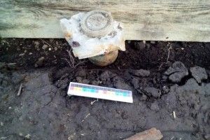 У Рівненському районі чоловік викопав банку ртуті (фото)