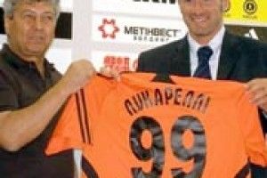 ЛУКАРЕЛЛІ ПРОСИТЬ ЙОГО ВІДПУСТИТИ