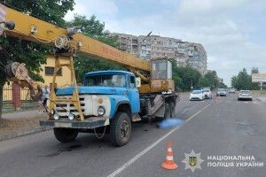 На Львівщині п'яний водій автокрана збив двох пішоходів, є загиблий