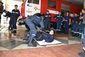 Капітан Москалик виграв змагання із в’язання подвійної рятувальної петлі
