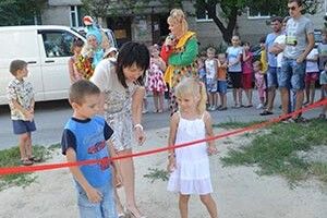 НОВІ МАЙДАНЧИКИ ДЛЯ ЛУЦЬКИХ ДІТЕЙ — ВІД БЛАГОДІЙНОГО ФОНДУ «ФОНДУ ІГОРЯ ПАЛИЦІ — НОВИЙ ЛУЦЬК»*