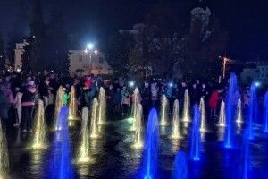Під луцьким музичним фонтаном майстри протягнули три кілометри дротів
