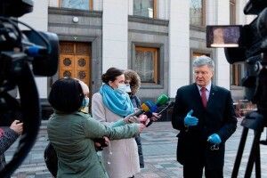 Петро Порошенко закликав прем’єра Шмигаля урізати високі зарплати всім, окрім лікарів та військових