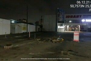 У Луцьку вночі бульдозером знесли шлагбауми біля Юванту 