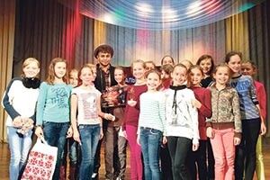 ЛУЦЬКІ ГІМНАЗИСТИ ПІДКОРИЛИ СТОЛИЦЮ ТАНЦЯМИ