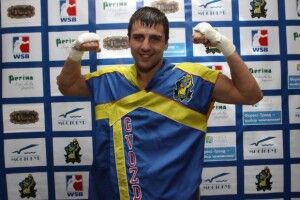 Хотів «забити» нашого Гвоздика, але травмував руку