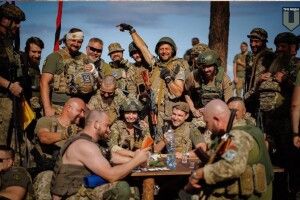 «Запорожці пишуть листа турецькому султанові»: відомий фотограф створив картину на сучасний воєнний лад