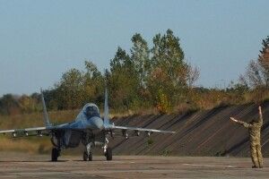У небі над Луцьком кружляли літаки