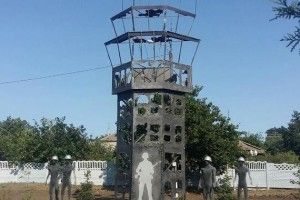 На Одещині відкрили пам’ятник захисникам України у вигляді вежі Донецького аеропорту
