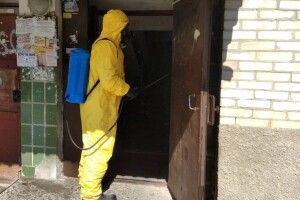 Луцькі рятувальники проводять дезінфекцію багатоповерхових будинків