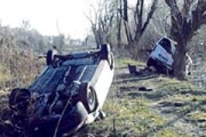ПІСЛЯ ЗІТКНЕННЯ АВТОМОБІЛІ ЛЕТІЛИ ДОГОРИ КОЛЕСАМИ