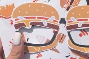 На соусах просто зафарбували логотип: у москві відкрився замінник McDonald's (Фото, відео)