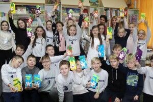 У книгозбірні школярі робили листівки-шоколадниці