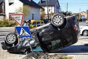 На Волині внаслідок ДТП автомобіль перекинувся на дах