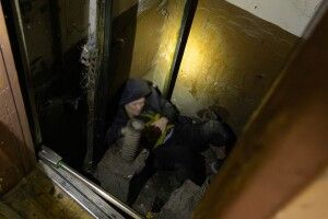  У Києві чоловік впав у шахту ліфта