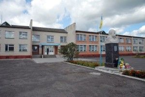 У Жидичинському ліцеї призупинили навчання через зірваний дах