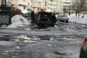 У дворі Луцька горіла машина (Фото)