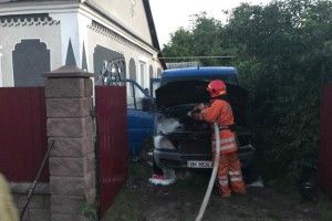 В райцентрі на Рівненщині горів автомобіль