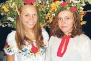 ФОТО НА КОНКУРС: на лузі дівчатка гуляли,