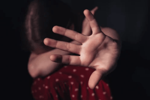 «Часто з помешкання було чутно крики»: у Івано-Франківську в матері забрали дітей