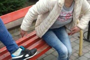 Дві молоді рівнянки «гульнули по-повній»: пиячили, матюкалися, чіплялися до перехожих (фото)