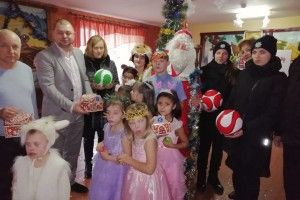 Поліцейські прийшли до малечі