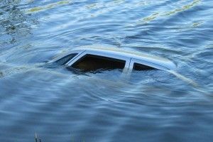 У Рованцях автомобіль злетів у Стир, водій загинув