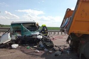 Зім’яло, як бляшанку: у жахливій смертельній аварії на Рівненщині зіткнулися фура і тягач. Подробиці (Фото)