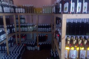 Не слабо: у Луцьку виявлено підпільний цех із виготовлення… текіли, джина та самбуки (Фото)