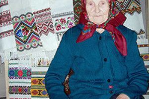 ЗА 100 РОКІВ НАТКАЛА РУШНИКІВ  НАВІТЬ І ДЛЯ ПРАПРАВНУКІВ
